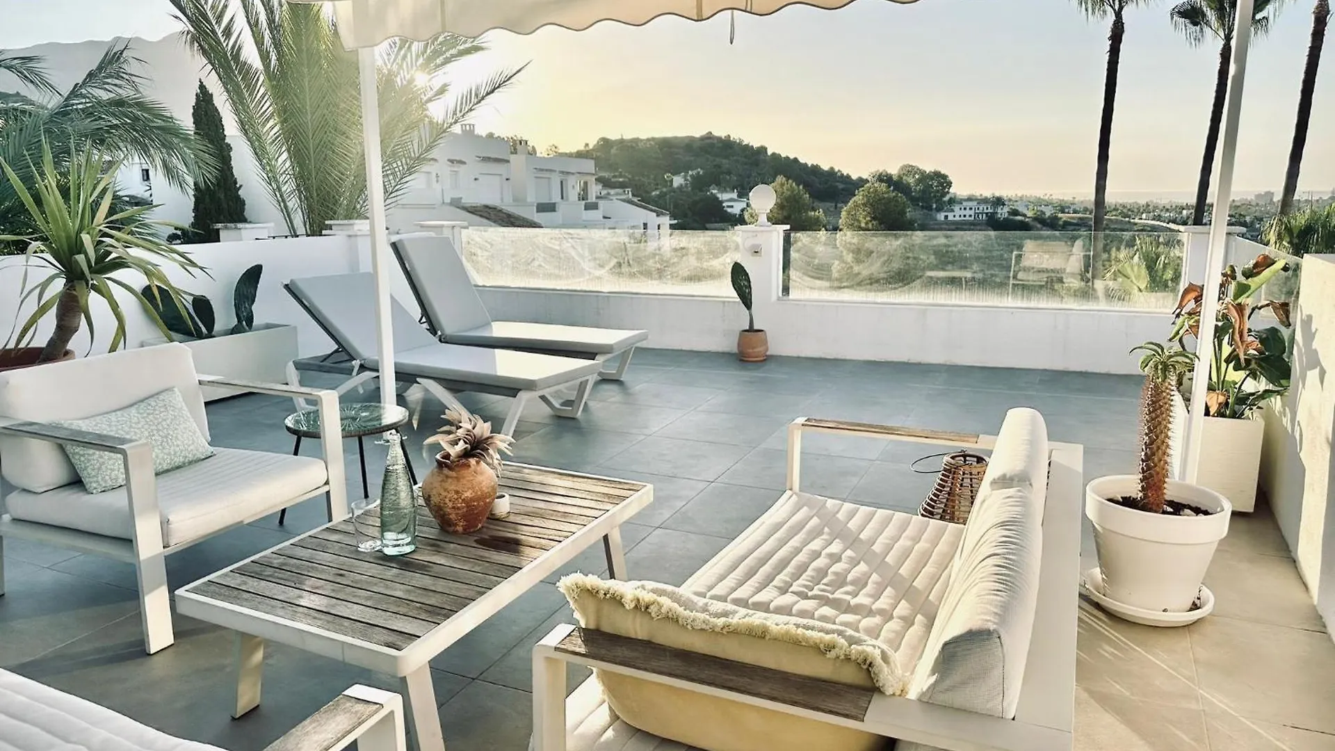 La Quinta Sea View Apartment Benahavis