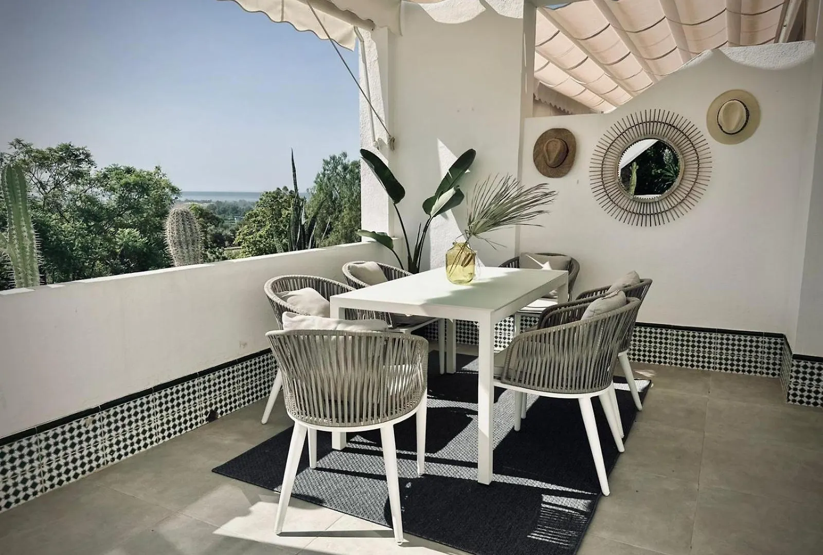 La Quinta Sea View Apartment Benahavis