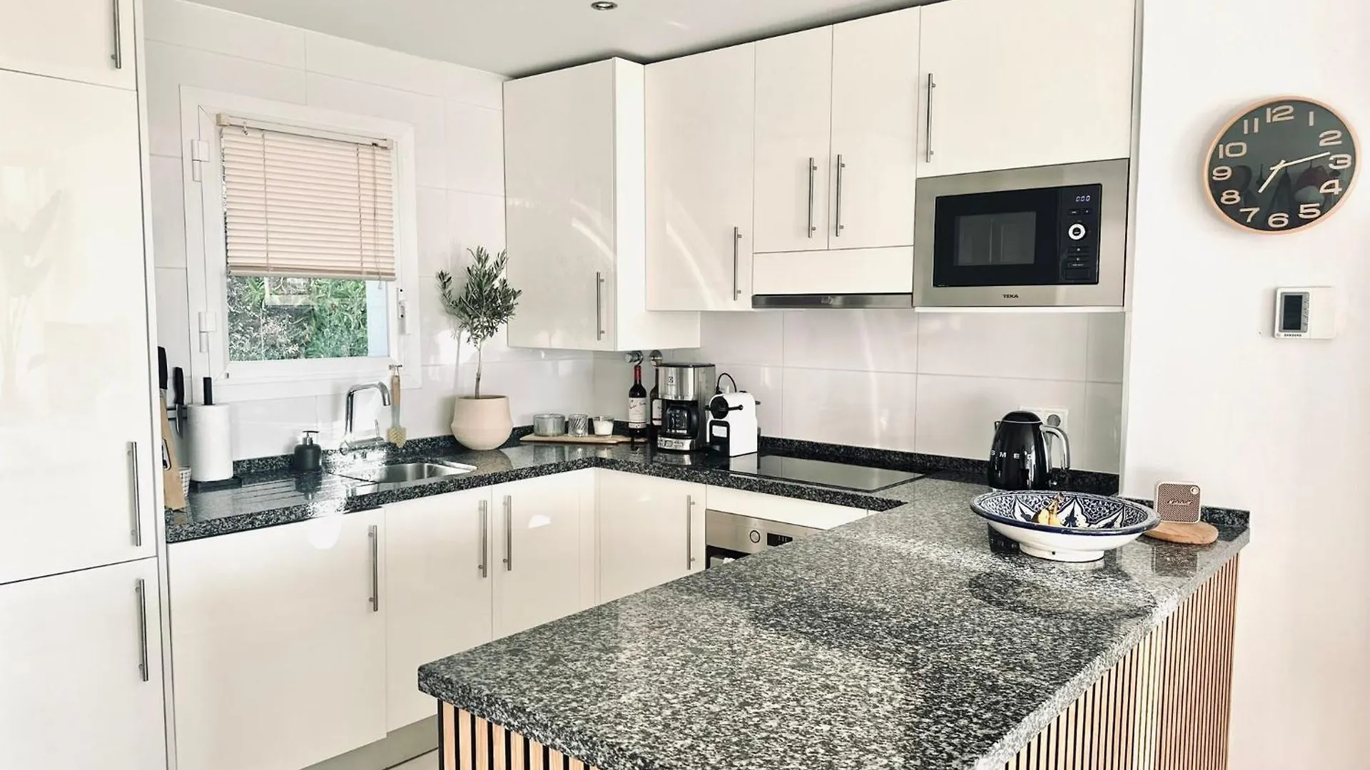 La Quinta Sea View Apartment Benahavis
