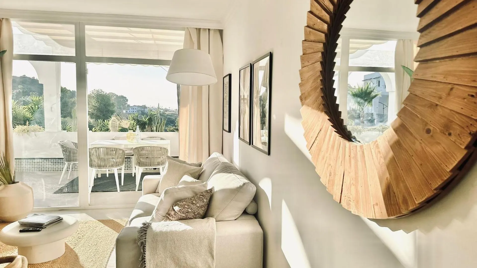 La Quinta Sea View Apartment Benahavis